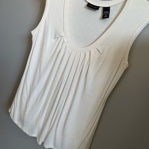 NWOT New York & Co Sleeveless blouse Sz M